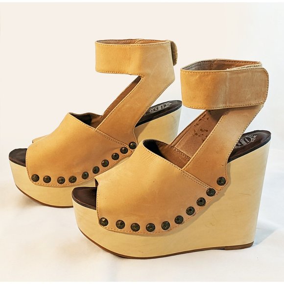 Jeffrey Campbell Shoes - Jeffrey Campbell Platform Wedge Sandal Tan Size 8.5